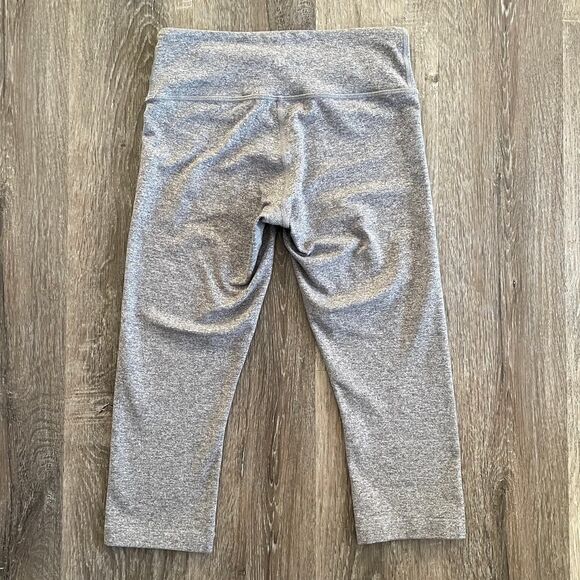 Lululemon Light Marled Grey Crop Capri Legging - Size: 4 - Picture 2 of 6